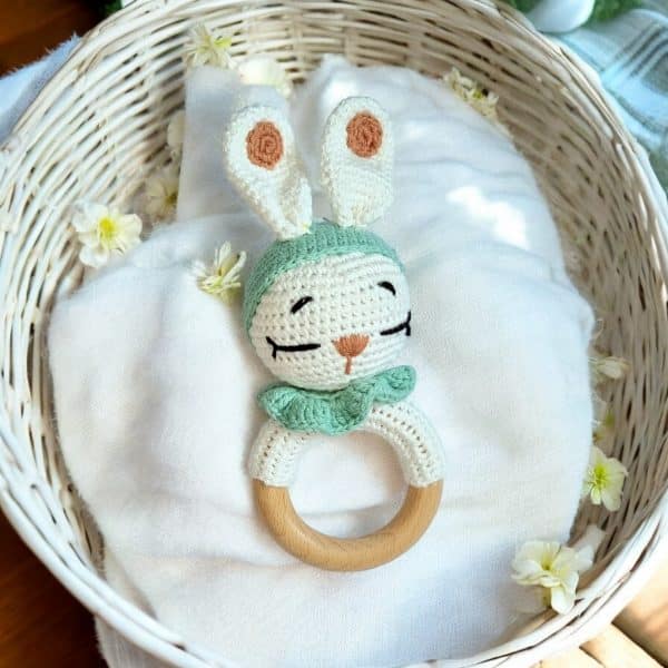 Hochet amigurumis - Le Premier Ami Doux de Votre Bébé - Collection animaux de la ferme - Biquette Biquette