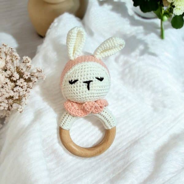 Hochet amigurumis - Le Premier Ami Doux de Votre Bébé - Collection animaux de la ferme - Biquette Biquette