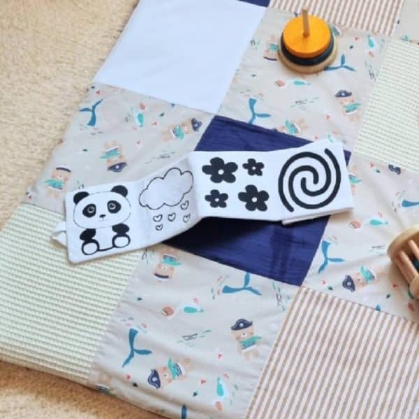 Livre d'éveil pour bébé - petit recueil d'images contrastées pour stimuler la vision de bébé - Biquette Biquette