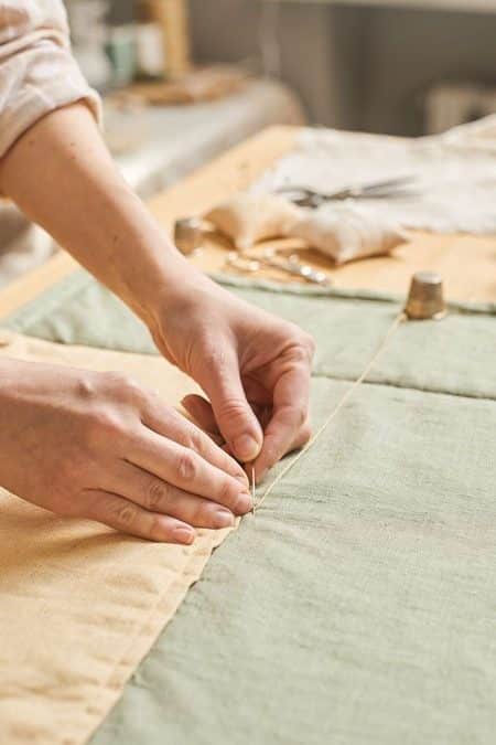 OEKO-TEX, GOTS, coton bio : ce que les labels textiles pour bebe garantissent vraiment