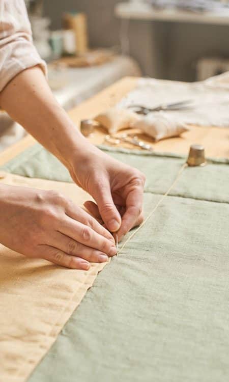 OEKO-TEX, GOTS, coton bio : ce que les labels textiles pour bebe garantissent vraiment
