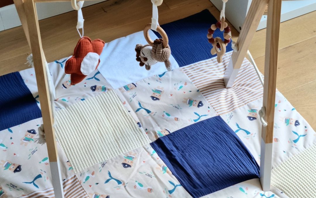 Tapis d&rsquo;éveil en cadeau de naissance : comment bien choisir et offrir