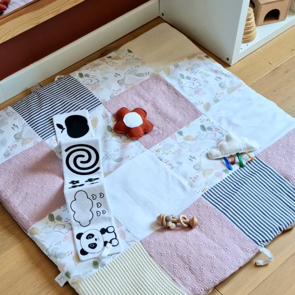Tapis de Jeu Nomade Éducatif pour Bébé - Rose éléphant - Certifié OEKO-TEX® - Biquette Biquette