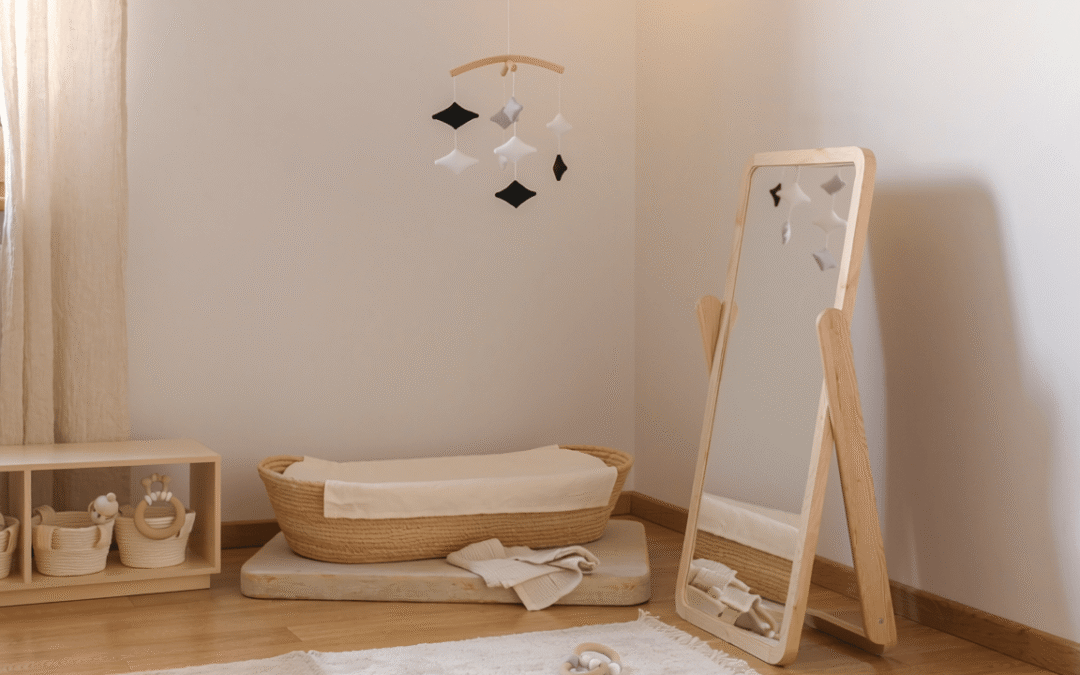 Chambre Montessori 0-3 mois : comment equiper sans surcharger (et pourquoi ca vous fera gagner du temps)